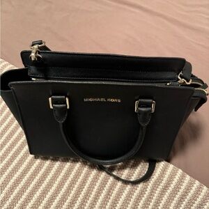 Black Micheal kors bag